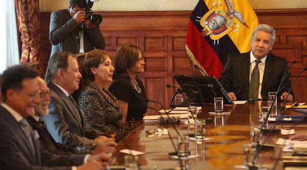 Lenín Moreno dirigió la reunión de las autoridades del Estado en un salón del Palacio de Carondelet. Foto: Julio Estrella / ÚN