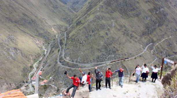 La observación de la ruta la Nariz del Diablo es la principal atracción de esta zona de Chimborazo. Foto: Cortesía