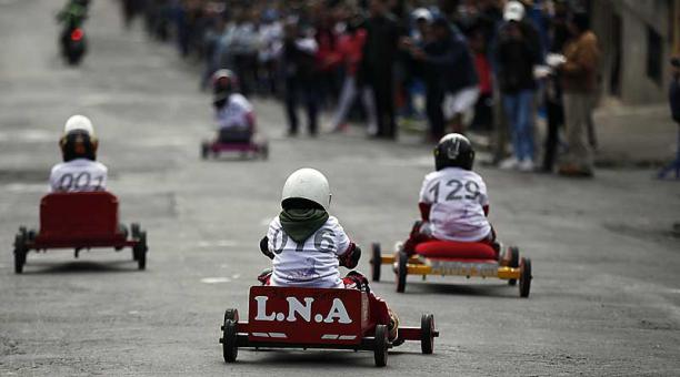 Mateo Gaibor, de 13 años, se accidentó en la final de la carrera de coches de madera. Foto: Patricio Terán / ÚN