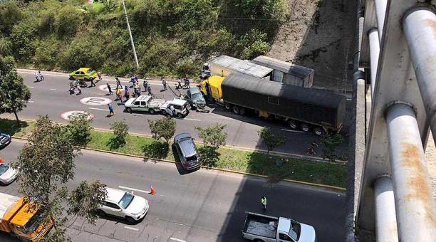 Un tráiler, tres camiones y seis vehículos pequeños estuvieron involucrados en el accidente. Foto: Dimitri Barreto / ÚN