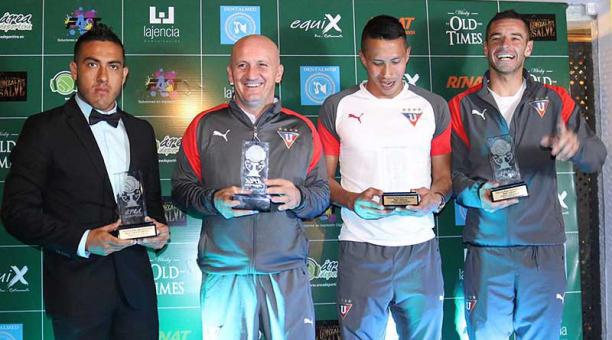 Andrés Chicaiza (izq) junto a Pablo Repetto, Franklin Guerra y Adrián Gabbarini, los tres de Liga (Q). Foto: cortesía Área Deportiva