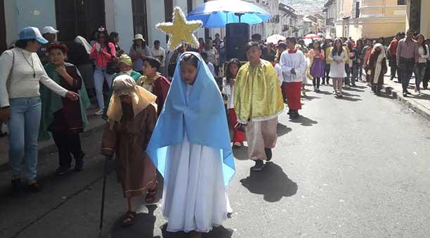El Niño Dios abrió el desfile desde la calle Loja, en donde se ubica la iglesia del Señor de la Justicia, en el sector de San Sebastián, centro Histórico de Quito. Foto:  Daniel Romero / ÚN