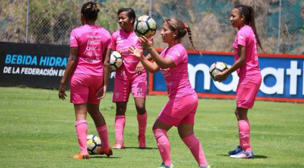 Ñañas  jugará este 2019 la Superliga Femenina de fútbol en representación de Aucas. Foto: Twitter Club Ñañas