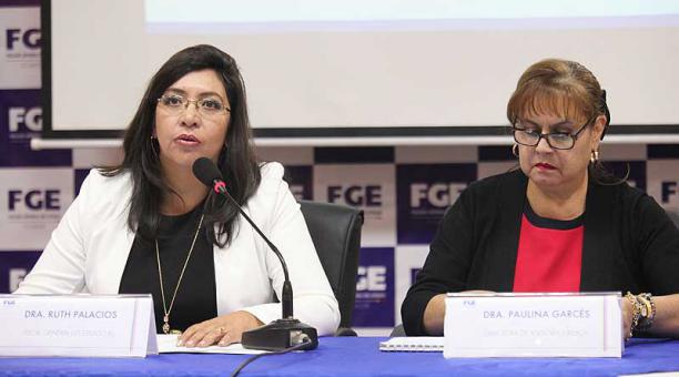 La fiscal encargada Ruth Palacios dio el informe junto con Paulina Garcés, asesora jurídica. Foto: Julio Estrella / ÚN