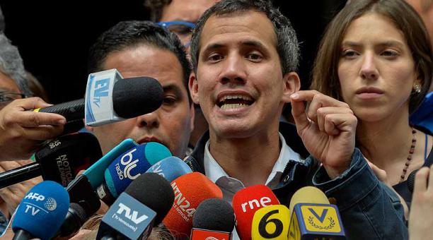 Juan Guaidó se autoproclamó el 23 de enero del 2019 como “presidente encargado de Venezuela” para buscar la salida del poder del mandatario Nicolás Maduro. Foto: AFP
