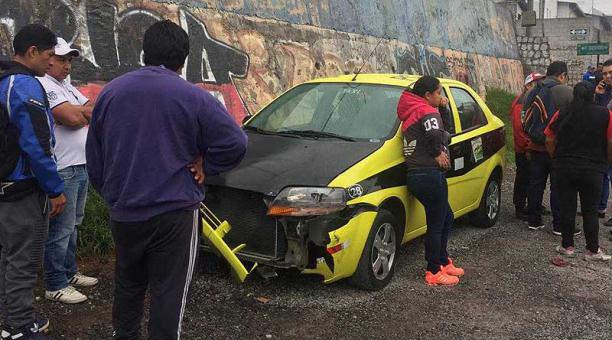 Un accidente se registró sobre la avenida Eloy Alfaro y Sebastián Moreno, en el carril norte - sur. Foto: Eduardo Terán / ÚN