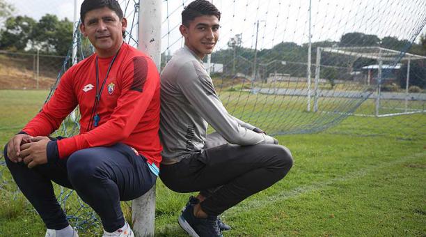 Padre e hijo comparte la pasión por el fútbol. Foto: David Paredes / ÚN
