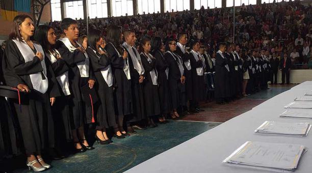 El 2018 ya hubo graduaciones de quienes habían abandonado los estudios. Foto: archivo / ÚN