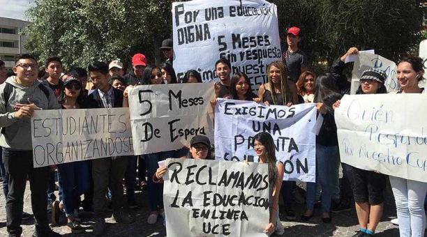 La mañana de este 6 de febrero del 2019, estudiantes de la Universidad Central se reunieron para protestar. Foto: Betty Beltrán/ÚN