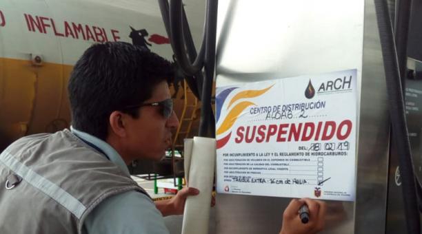 La gasolinera donde se reportó de la adulteración del combustible fue suspendida la tarde de ayer. Foto: Cortesía /  ARCH