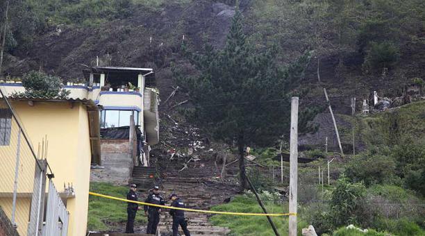 El deslave ocurrió la tarde del lunes 25 de febrero del 2019 y afectó al barrio Santa Teresita, ubicado en Conocoto. Foto: Galo Paguay / ÚN