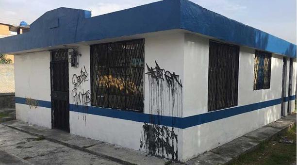 Ni la Unidad de Policía Comunitaria se salvó de los grafitis. Foto: Eduardo Terán / ÚN