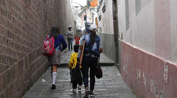 Las horas de entrada y salida de los estudiantes se vuelven un riesgo. Foto: Eduardo Terán / ÚN