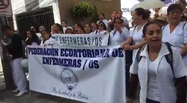 Representantes de la Federación de Enfermeras y Enfermeros de todo el país llegaron a Quito. Foto: captura