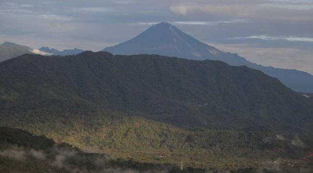 Imagen de archivo del volcán Sangay, el más sureño del país. Foto: archivo / ÚN