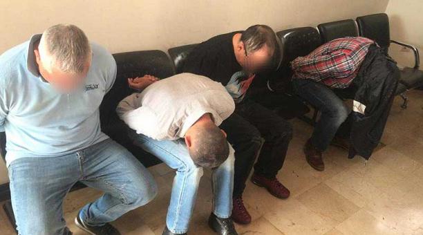 Imagen de cuatro de los cinco detenidos durante el operativo policial Avalancha. Foto: cortesía Policía Nacional