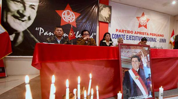 Dirigentes del Partido Aprista Peruano, que era liderado por Alan García, se mostraron consternados por el suicidio del exmandatario. Foto: AFP