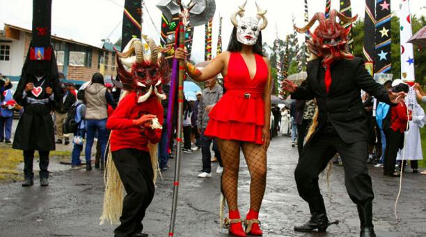 Yadira Aguayo fue la primera ‘diabla’ en participar en la procesión. Foto: Armando Lara / ÚN