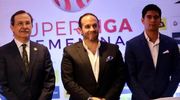 Francisco Egas (centro), presidente de la FEF, confirmó que Ecuador será la sede de la Copa Libertadores del fútbol femenino. Foto: Twitter FEF