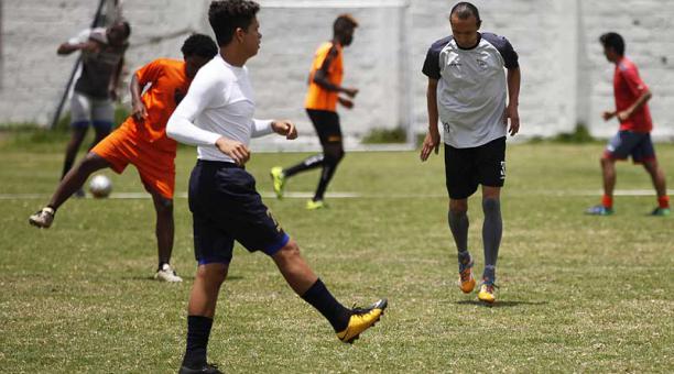 Un entrenamiento del Deportivo Quito en el complejo Ney Mancheno, en Carcelén. Foto: Patricio Terán / ÚN
