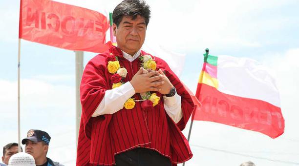 Jorge Yunda recibió un ayni (bastón de la dignidad), en una ceremoniaal mediodía, en el Itchimbía. Foto: Eduardo Terán / ÚN