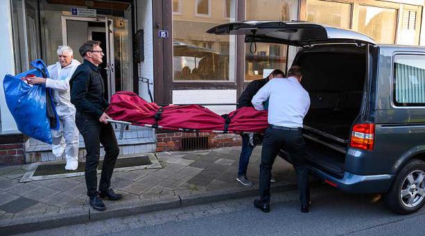 La Policía de Alemania investiga muertes con ballesta entre aficionados al mundo medieval. Dos fueron asesinatos con flechazos en el corazón. Foto: AFP