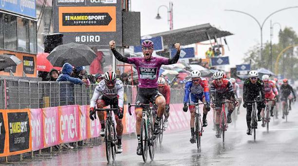 El ciclista alemán Pascal Ackermann ganó la quinta etapa del Giro de Italia, este 15 de mayo del 2019. Foto: EFE