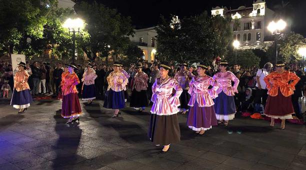 Los grupos artísticos se lucen en plena Plaza Grande. Fotos: Ana Guerrero / ÚN
