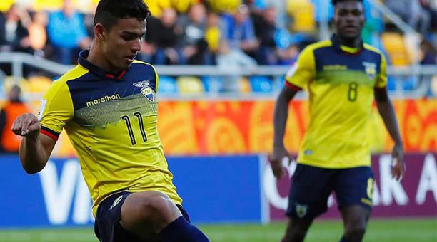 Alvarado ha sido titular en  los cuatro partidos de Ecuador en el Mundial de Polonia. Es uno de los hombres de confianza de Jorge Célico para el sábado 8 de junio. Foto: Fifa.com