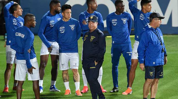 "Hasta a Messi critican" dijo el 'Bolillo' Gómez tras un entrenamiento de la Tricolor en las instalaciones del SESC Venda Nova de Belo Horizonte, Brasil. Foto: AFP