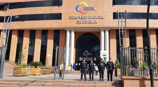 La Fiscalía de Azuay aportó con 83 pruebas documentales y materiales y 25 testigos y peritos durante la audiencia de juicio. Foto: Twitter Fiscalía Ecuador