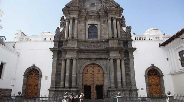 La iglesia de El Sagrario es contigua a la Catedral. Está en la García Moreno. Foto: archivo / ÚN