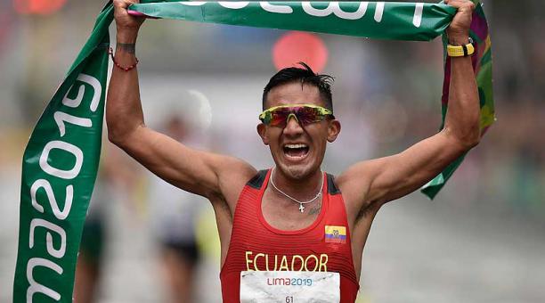 Daniel Pintado celebra el oro panamericano alcanzado ayer, 4 de agosto del 2019, en la prueba de los 20 kilómetros marcha. Foto: AFP