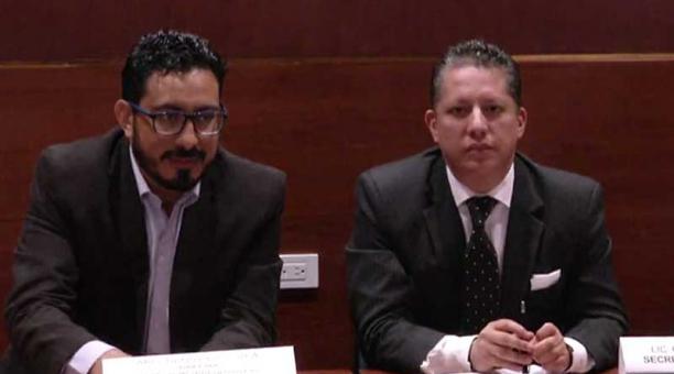 Guillermo Abad (derecha), secretario de Movilidad, durante la rueda de prensa. Foto: captura