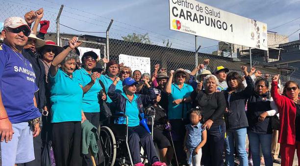 La mañana de este 4 de septiembre del 2019, vecinos de Carapungo protestaron por despidos de médicos. Foto: Eduardo Terán / ÚN