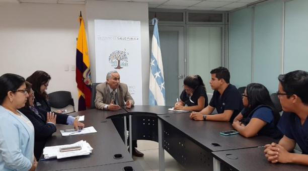 Estudiantes de Medicina se reunieron el 3 de septiembre del 2019 con autoridades de Gobierno. Foto: Twitter de la Feue