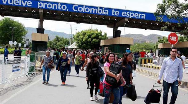 Cientos de migrantes venezolanos llegan a Colombia por Cúcuta. Foto: EFE