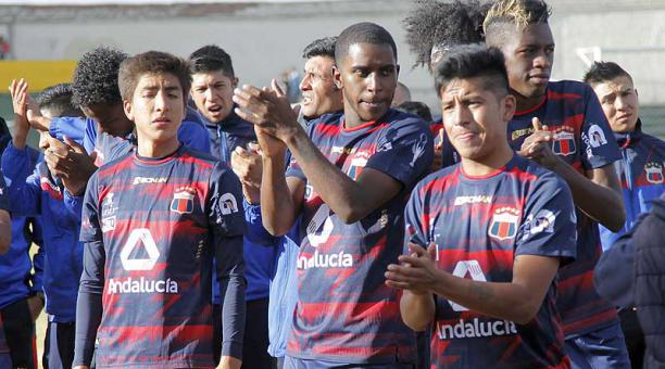 El plantel del Deportivo Quito terminó en el segundo lugar del torneo amateur del cantón Quito. Foto: Patricio Terán / ÚN