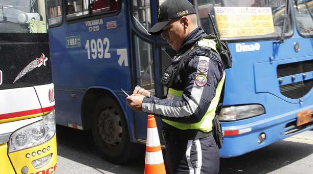Ayer, 1 de octubre del 2019, un operativo de buses de transporte público se realizó desde las 10:00, en diferentes puntos de Quito. Foto: Eduardo Terán / ÚN