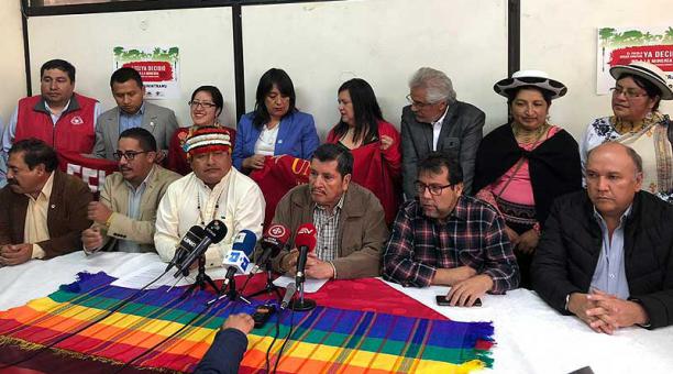 La mañana de este 2 de octubre del 2019, sindicatos, organizaciones sociales e indígenas manifestaron su desacuerdo con la medidas anunciadas por Lenín Moreno. Foto: Julio Estrella / ÚN