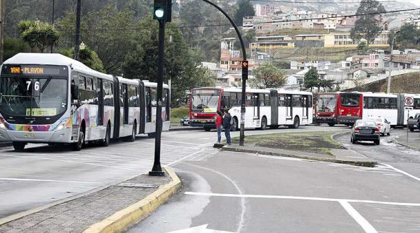 El sistema de transporte municipal opera con dificultad debido al cierre de algunas vías en Quito por las protestas. Foto: Eduardo Terán / ÚN