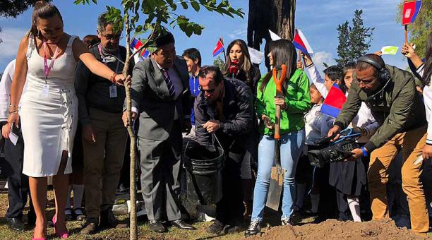 ‘El Árbol de la Reconciliación’ fue sembrado ayer, 16 de octubre del 2019, en La Alameda. Foto: Eduardo Terán / ÚN