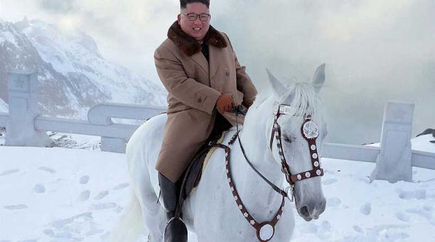 Kim Jong-un, en las nieves del monte Paektu. Foto: Agencia Norcoreana de noticias