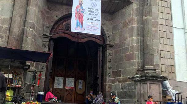 La imagen de San Judas Tadeo es venerada por los fieles en la iglesia de Santo Domingo. Foto: Betty Beltrán / ÚN