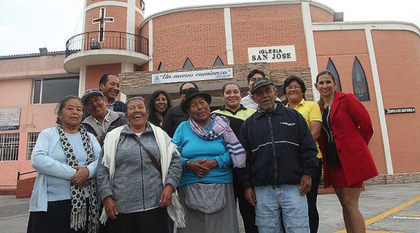 No hay domingo que los moradores de San José del Inca no acudan a la iglesia. En ese lugar también sesionan para hablar sobre lo bueno y lo malo del barrio. Foto: Julio Estrella / ÚN