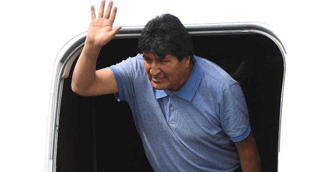 Evo Morales aterrizó este 12 de noviembre del 2019 en el hangar Sexto Grupo Aéreo Internacional del aeropuerto de la Ciudad de México. Foto: AFP