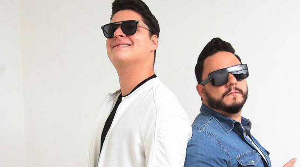 El dúo de los hermanos Gálvez Varela estrenan su primer sencillo, Dame tu amor. Foto: Enrique Pesantes / ÚN