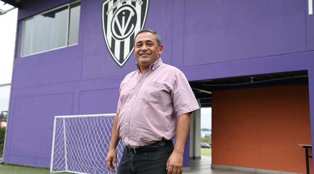 Óscar Lara trabaja en el club hace más de 40 años, cuando todavía era amateur. Foto: David Paredes / ÚN