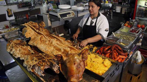 En la temporada de celebraciones hay negocios que pueden vender platos típicos de Quito. Foto: archivo / ÚN