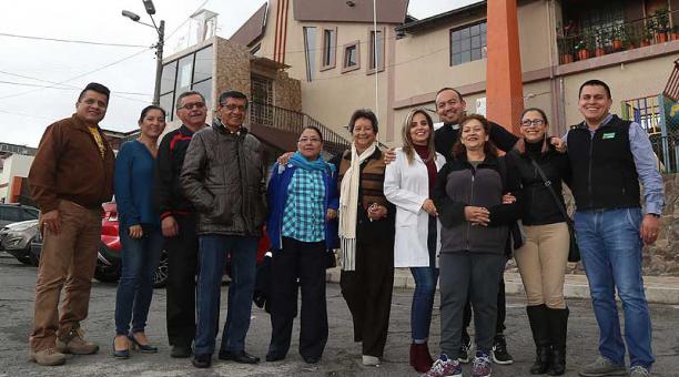La buena vecindad se vive y se siente en el barrio La Rumiñahui, en el norte de Quito. Y en la iglesia, los vecinos se reúnen para planear las distintas actividades. Foto: Diego Pallero / ÚN
